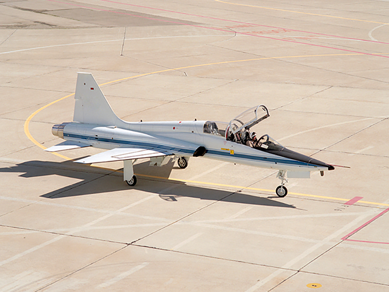 cs-flagship-solving-display-computer-thermal-challenges-in-a-jet-trainer-aircraft